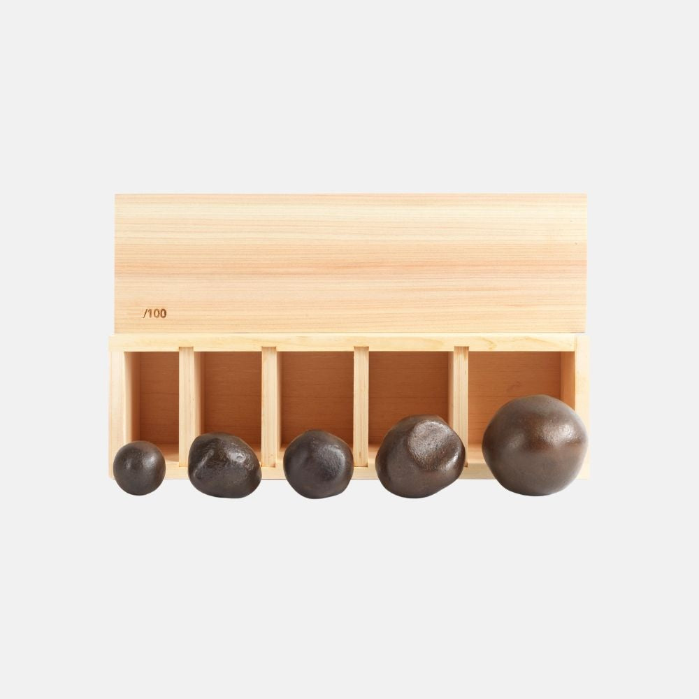 Antony Gormley, Handstones, 2019